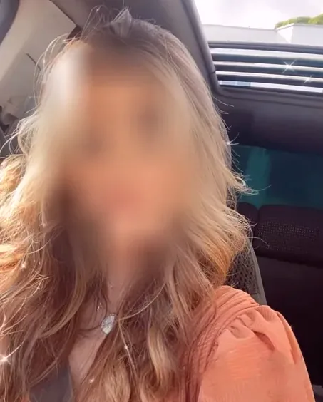 Elena, 28