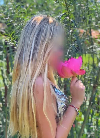 Neele, 31