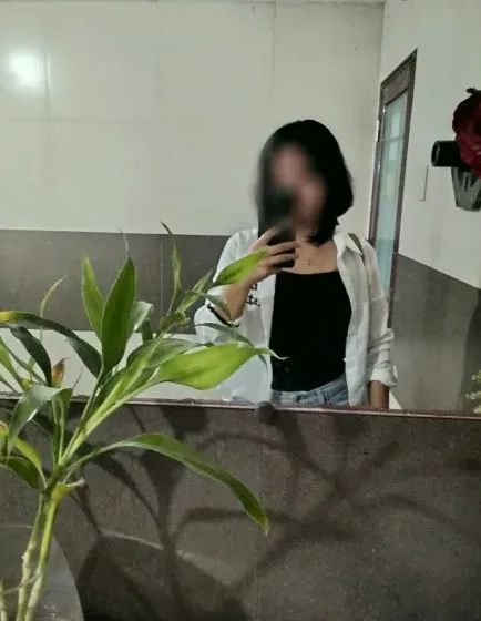 Saskia, 25