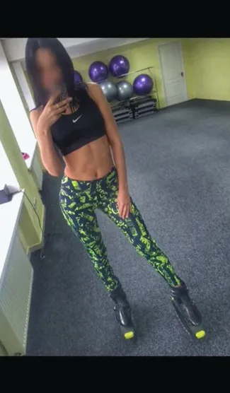 Vanessa, 32