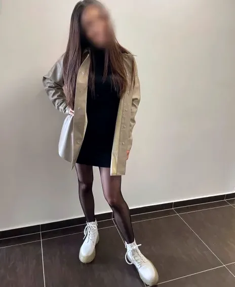 Viktoria, 32
