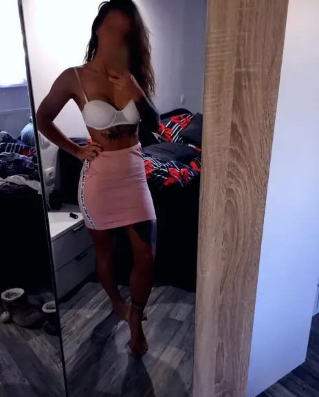Yvonne, 32